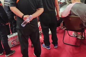 曾凡博摔伤后完全昏迷！但山西主场竟然没有急救的医生😓😓